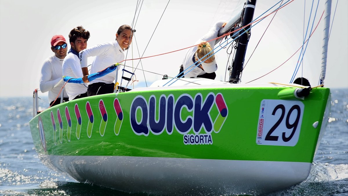 Heybeliada Su Sporları Kulübü-Quick Sigorta yelken takımı, şampiyonluktan şampiyonluğa koştu