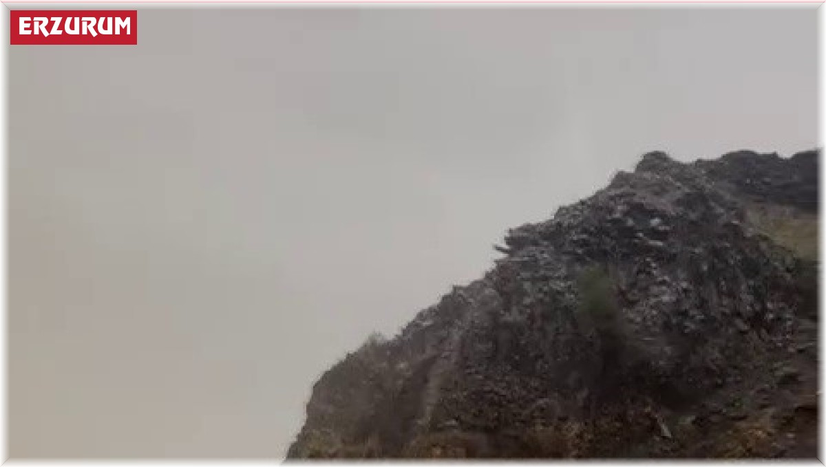 Heyelan sürücülere zor anlar yaşattı