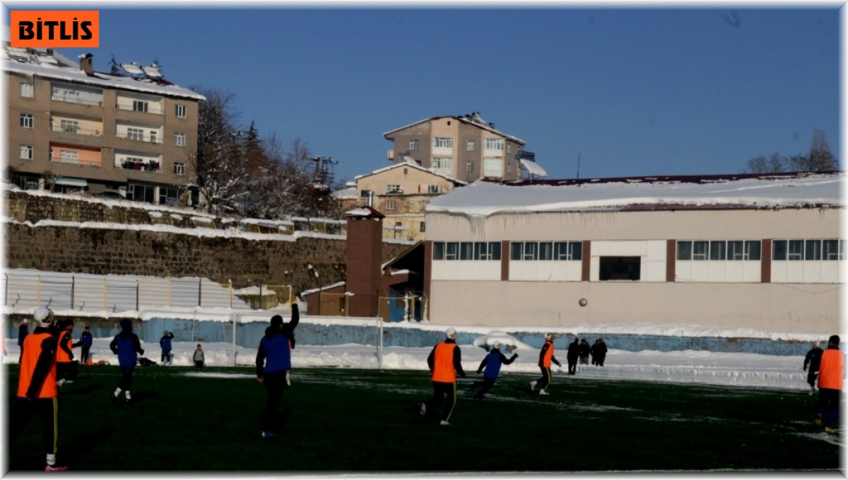 Hiç gol yemeyen namağlup Özgüzeldere Spor'da hedef şampiyonluk
