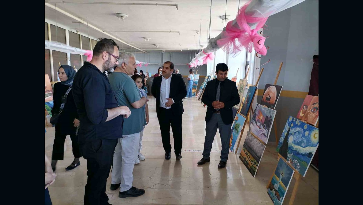 Hınıs'ta bir yıllık emeklerini sergilediler