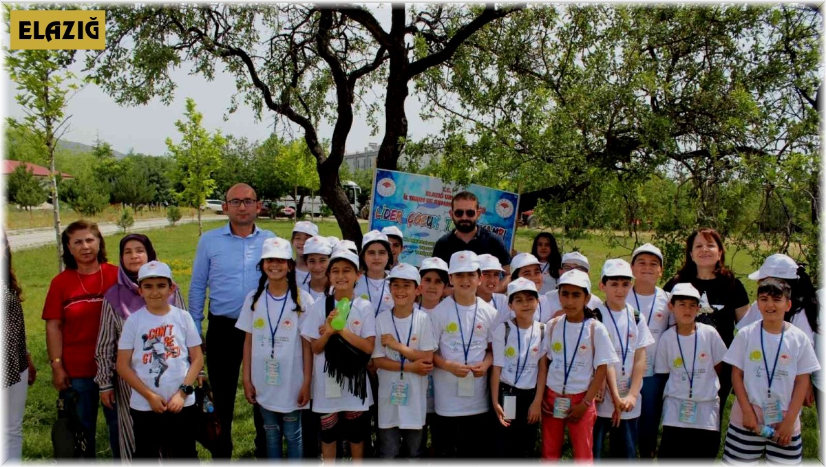 Hipodromda piknik yapan ve atlara binen çocuklar doyasıya eğlendi