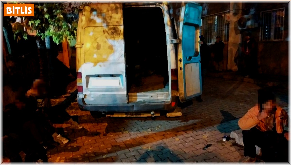 Hizan'da 23 düzensiz göçmen yakalandı