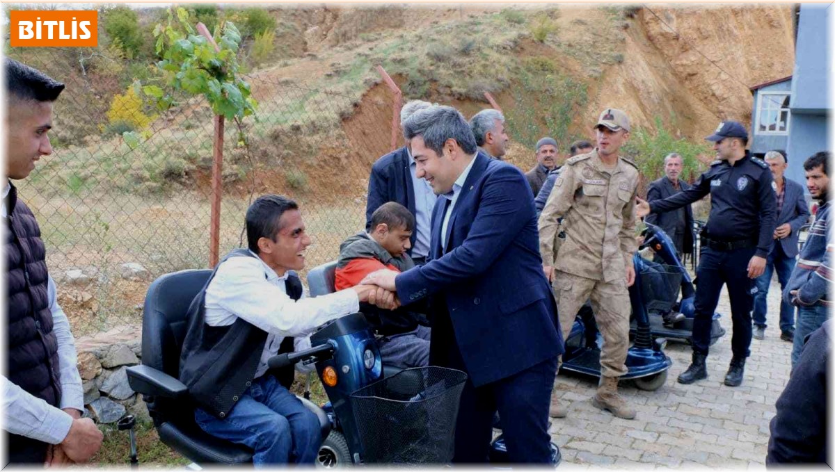 Hizan'da akülü tekerlekli sandalye dağıtımı