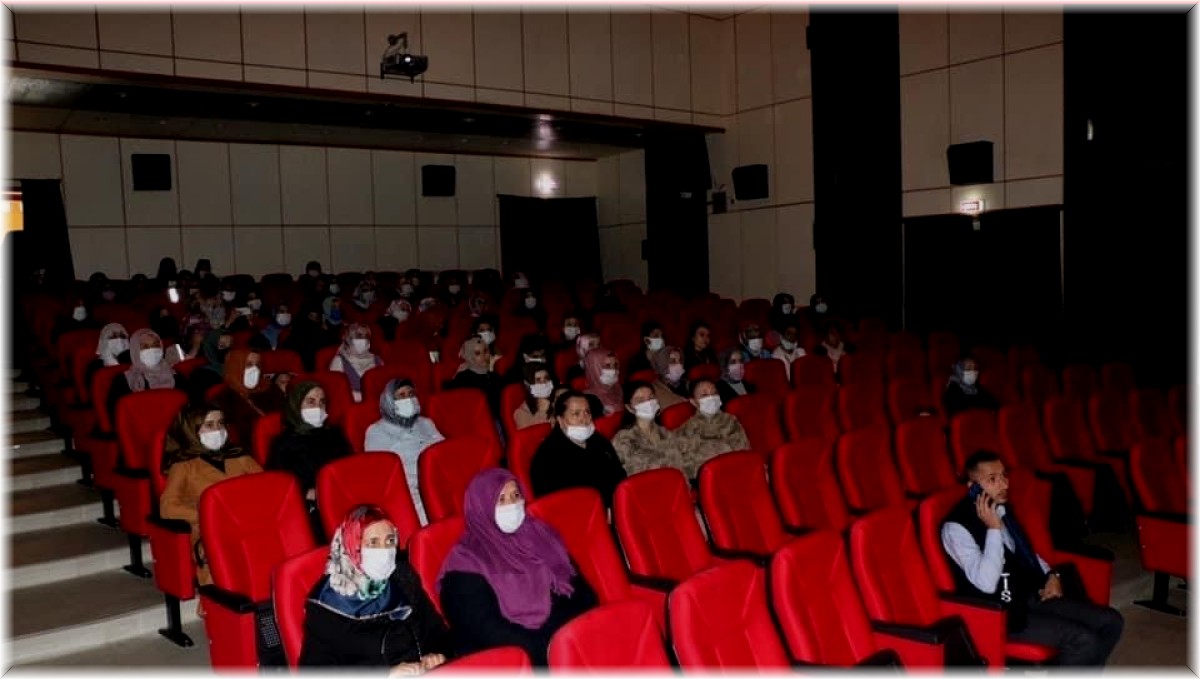 Hizan'da anne ve anne adaylarına 'En iyi narkotik polisi anne' eğitim semineri verildi