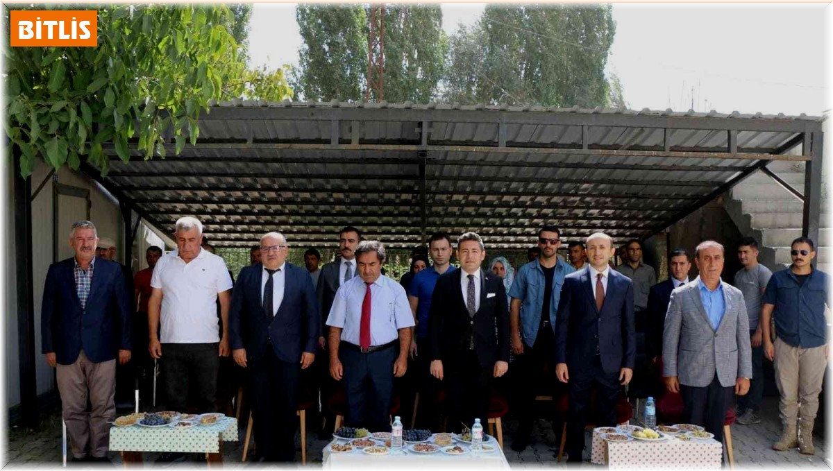 Hizan'da arı kovanı dağıtımı gerçekleştirildi