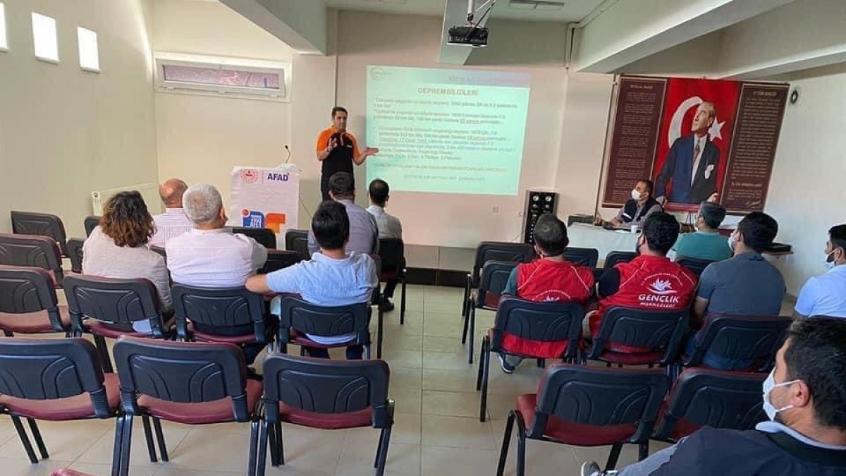 Hizan'da "Birey ve Aileler İçin Afet Farkındalık Eğitimi" verildi