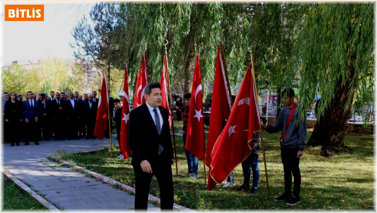 Hizan'da çelenk sunma töreni