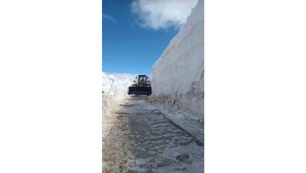 Hizan'da çığ ve kar engeli