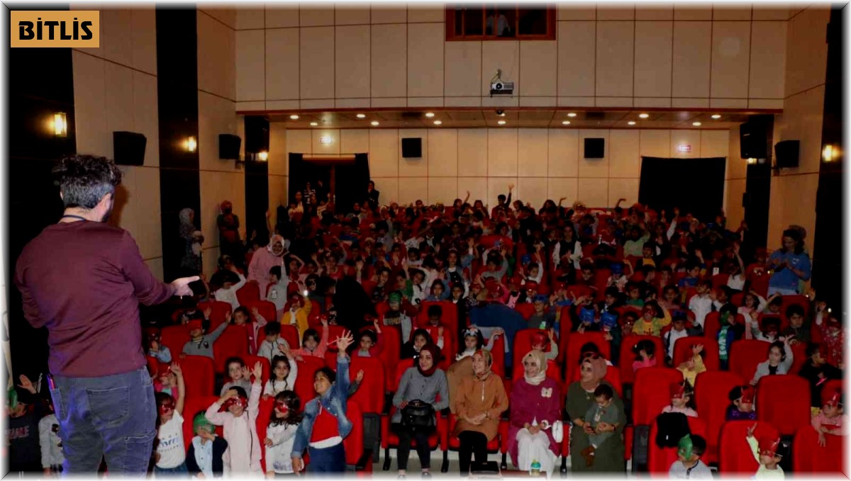 Hizan'da çocuklar tiyatro ile buluştu