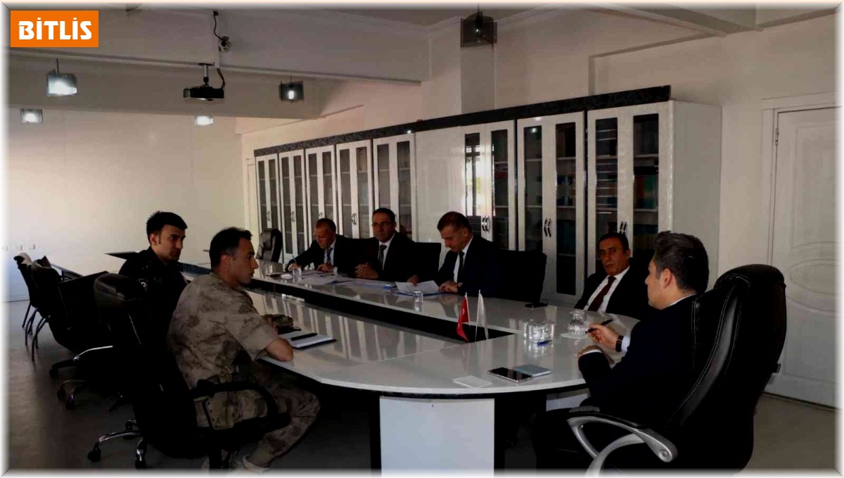 Hizan'da "Çocukların Eğitim Süreçlerinin Güvenliği" toplantısı gerçekleştirildi