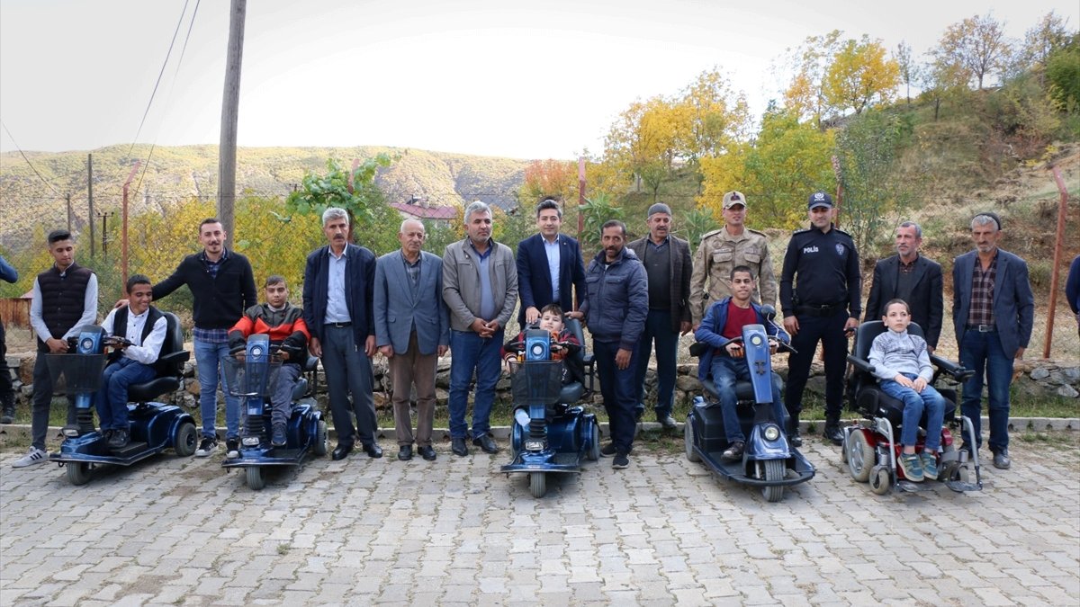 Hizan'da engellilere akülü tekerlekli sandalye dağıtıldı