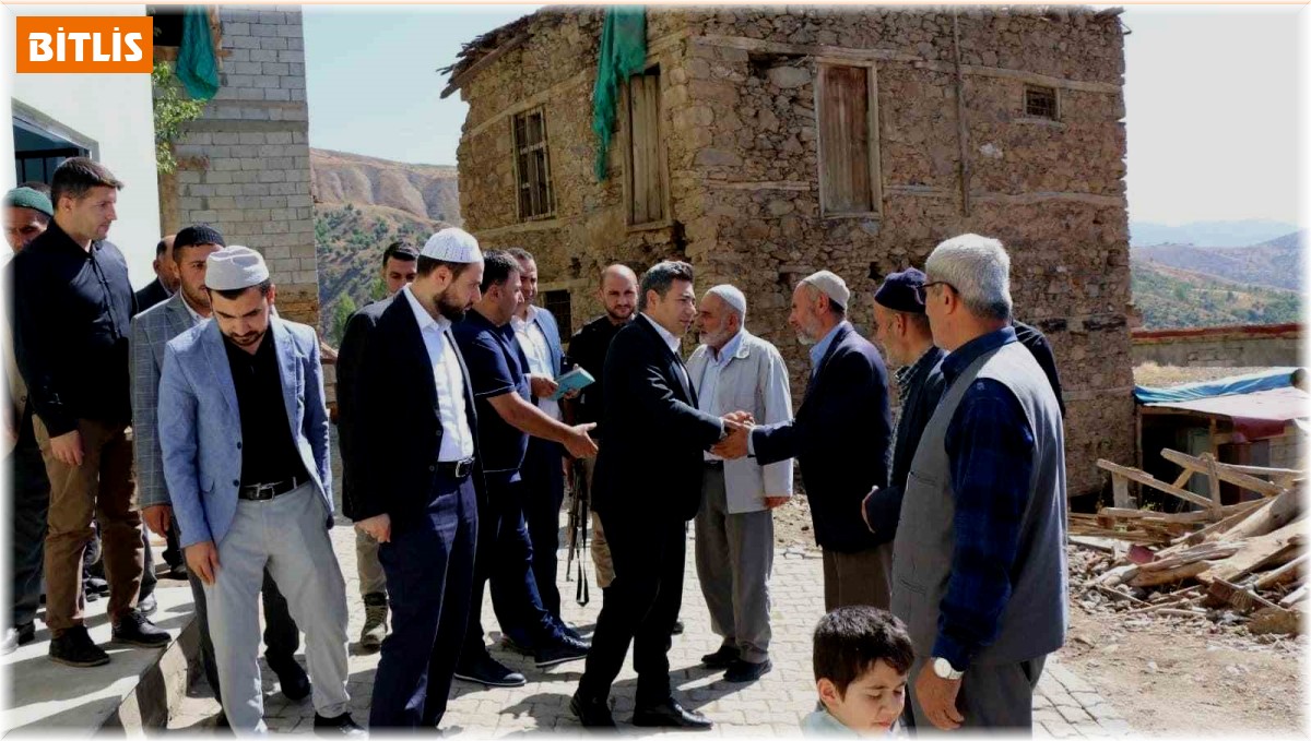 Hizan'da yapımı tamamlanan cami ibadete açıldı