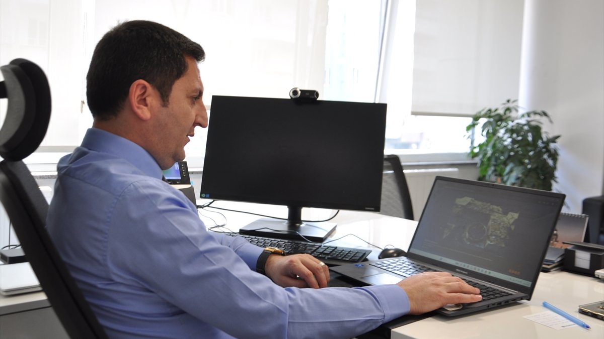 Hizan Halk Bankası Şube Müdürü Orak, AA'nın Yılın Kareleri oylamasına katıldı