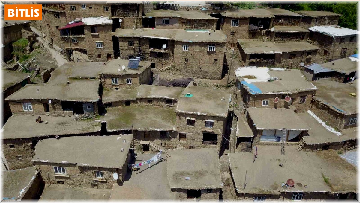 Hizan'ın taş evlerden oluşan köylerine gezgin ve fotoğrafçılardan yoğun ilgi