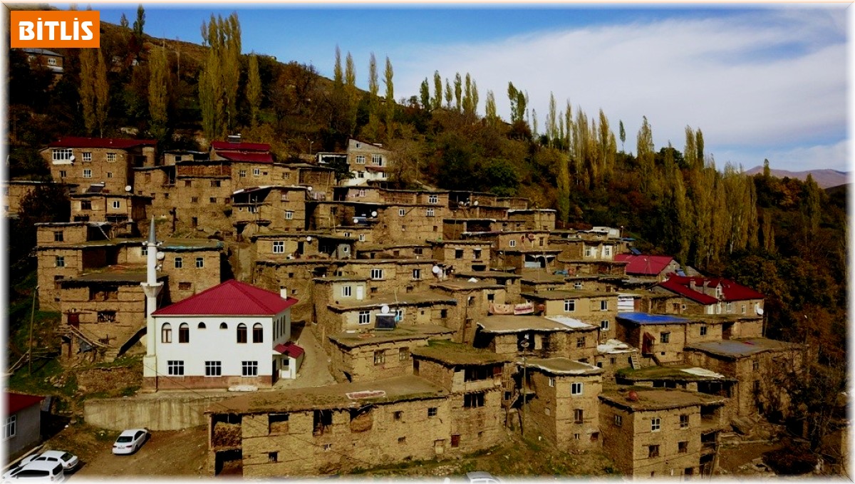 Hizan'ın taş evlerinde sonbahar güzelliği