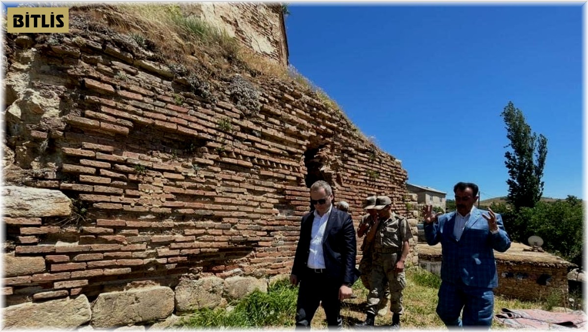 Hizan Kaymakamı Muhammed İkbal Yelek, Kayaş mezrasını ziyaret etti