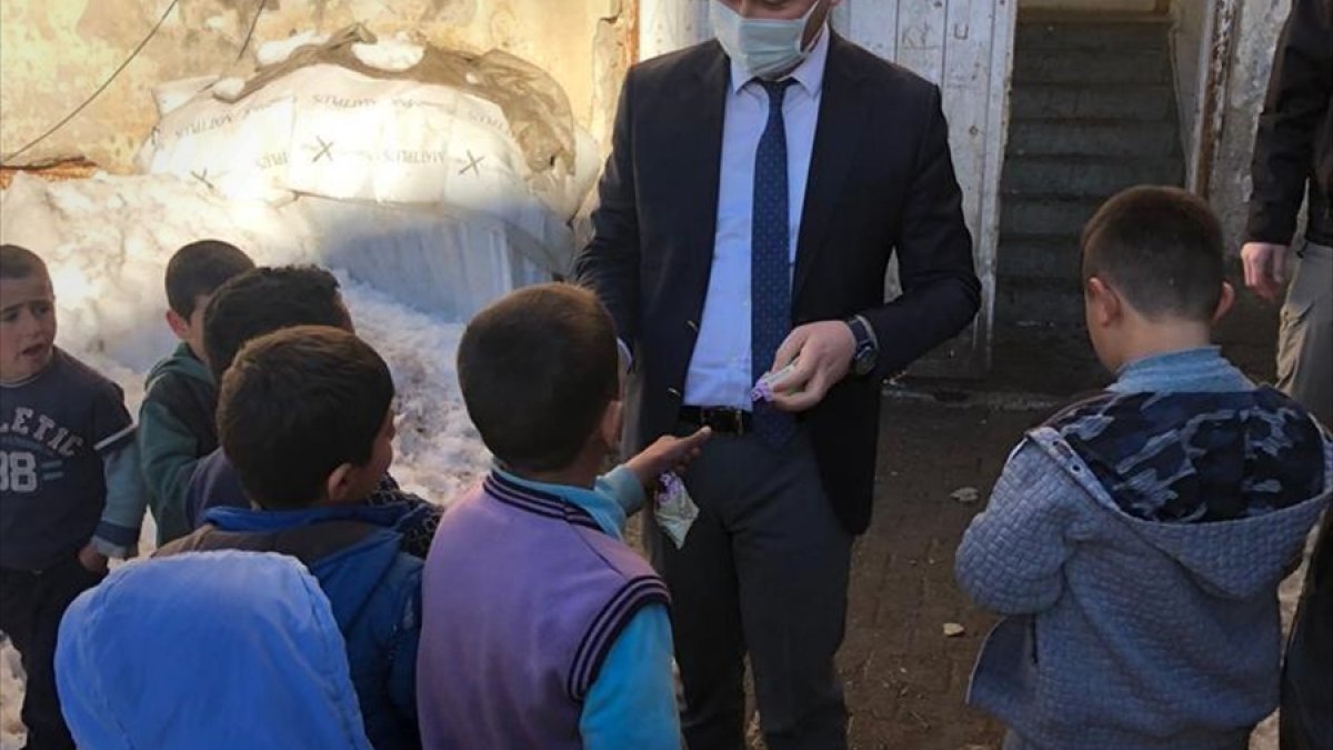 Hizan Kaymakamı Yelek'in aile ziyaretleri sürüyor