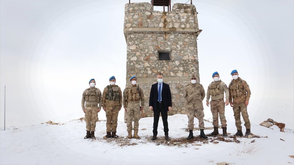 Hizan Kaymakamı Yelek, Mesir Tepe Üs Bölgesi'ni ziyaret etti