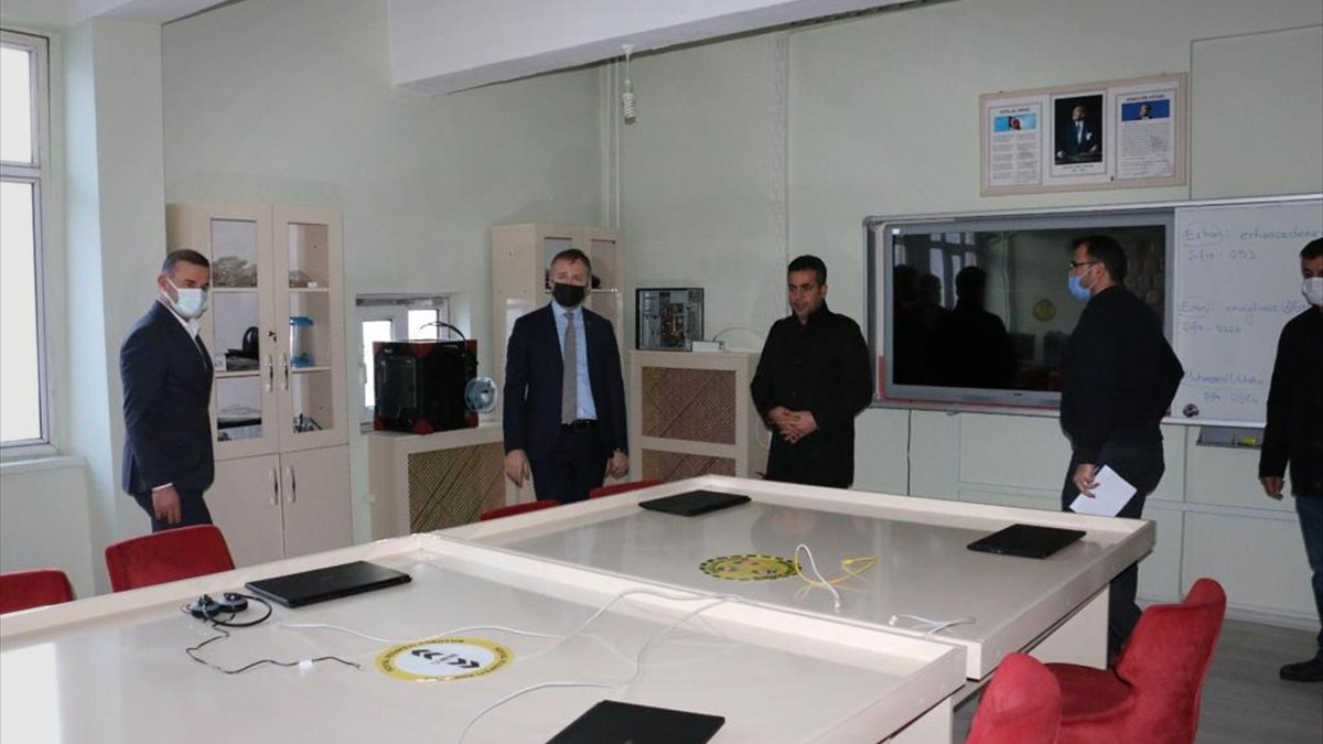 Hizan Kaymakamı Yelek'ten okul ziyareti