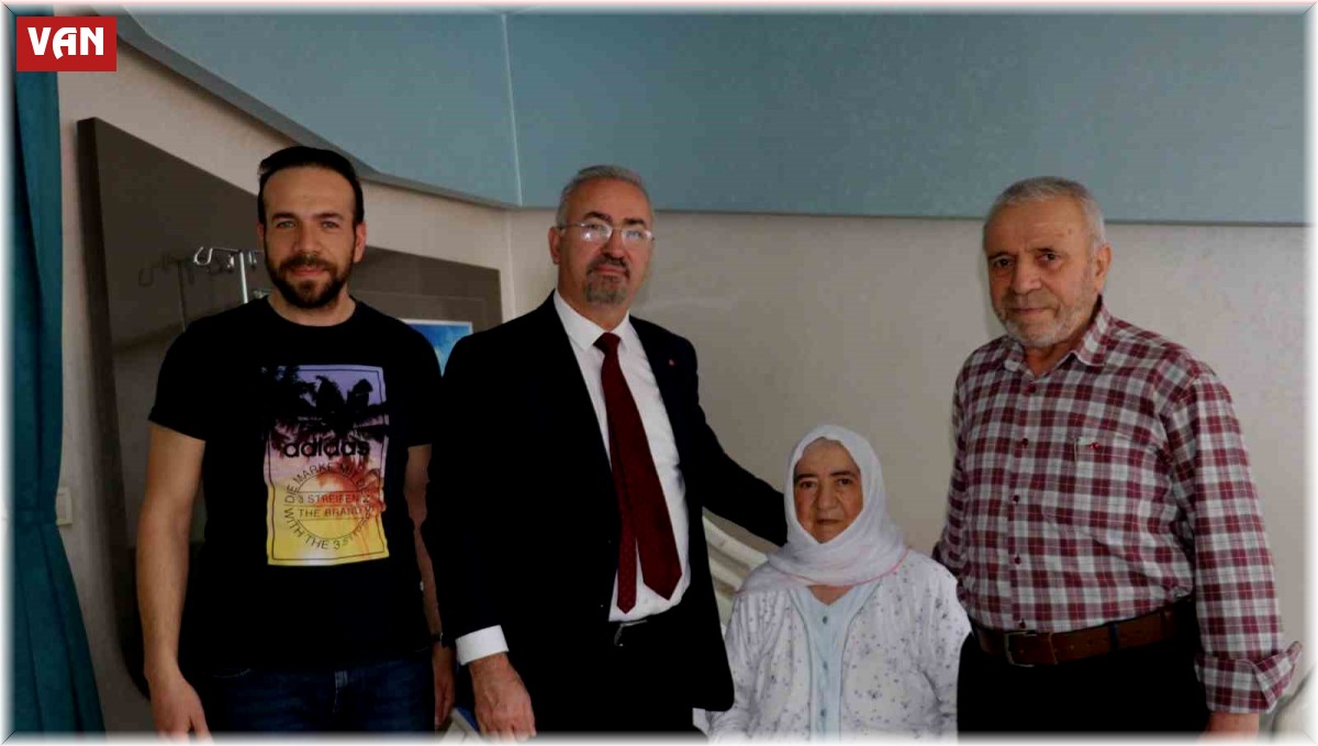 Hocasının ameliyatını yapamadığı hastayı sağlığına kavuşturdu