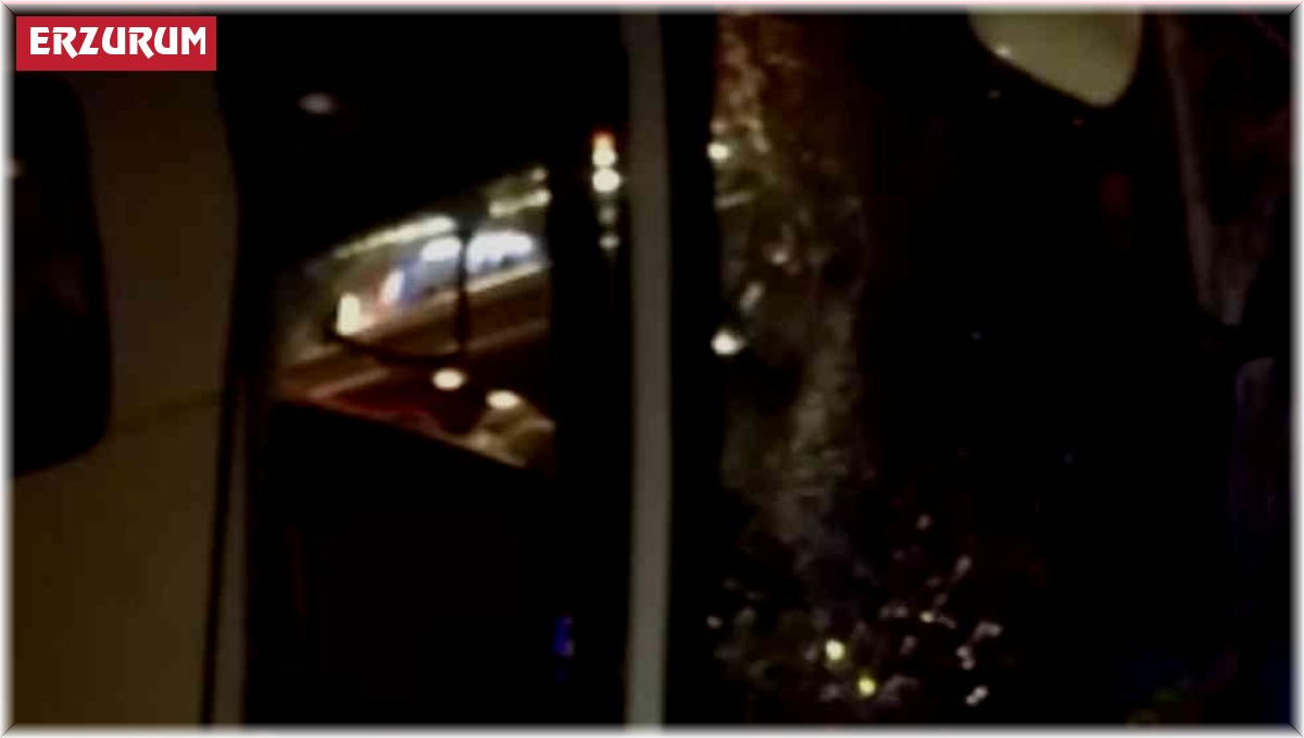 Horasan'da çekici ile yolcu otobüsü çarpıştı