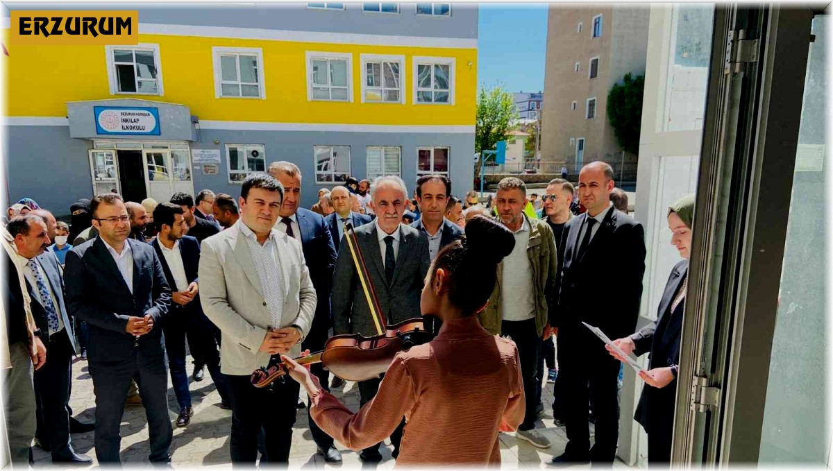 Horasan İnkılap ilkokulunda resim sergisi