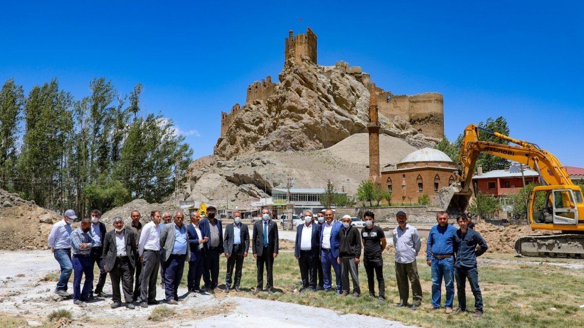 Hoşab Kalesi'ni ihtişamına kavuşturacak projenin startı verildi