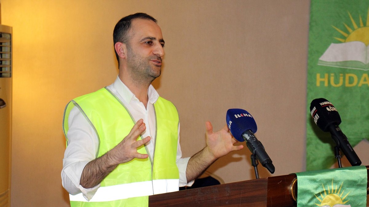 HÜDA PAR Ağrı Belediye Başkan Adayı Muhammet Arif Yılmaz, trafik ve sağlık projelerini tanıttı