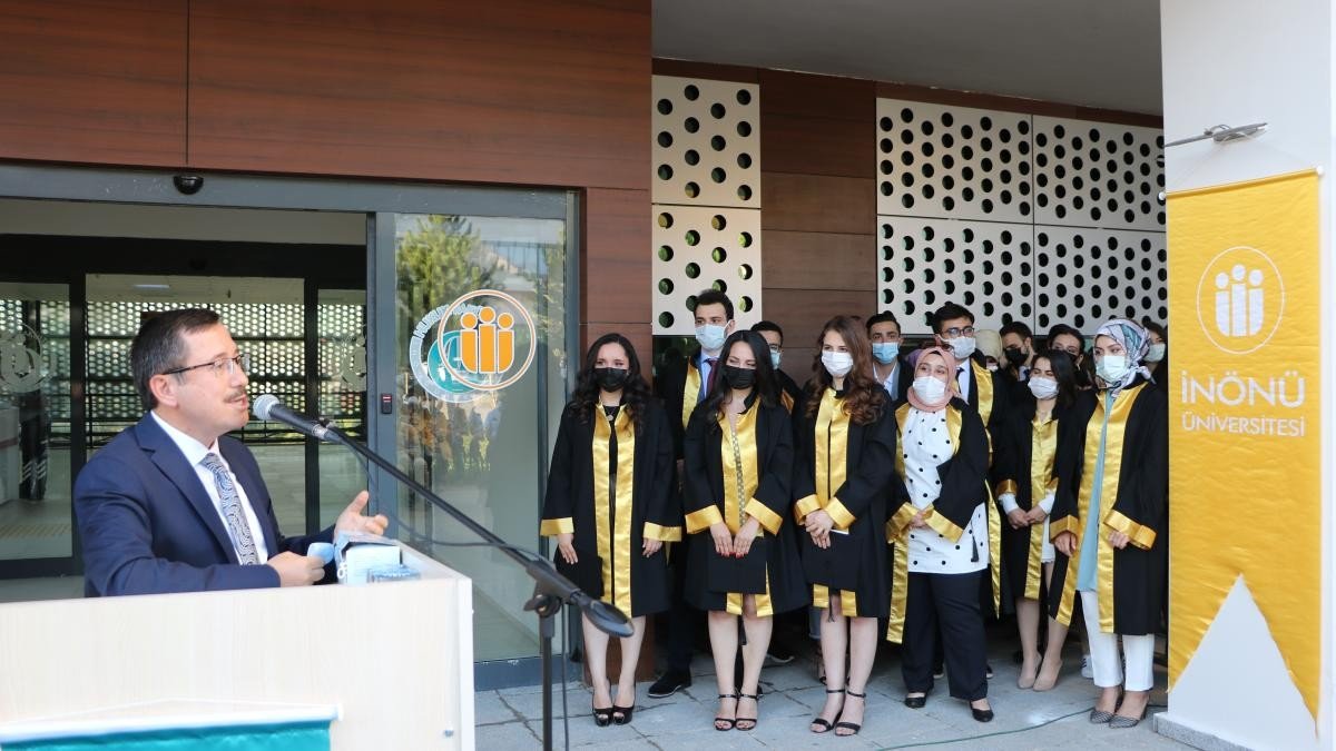 Hukuk Fakültesi'nde mezuniyet töreni