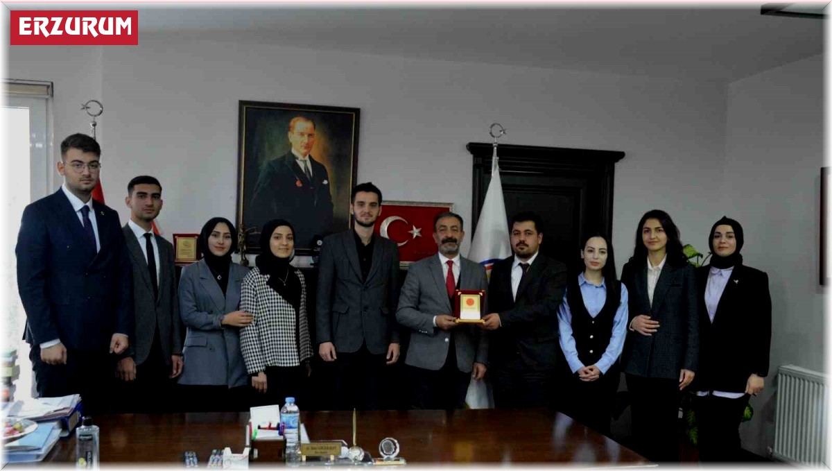 Hukuk öğrencilerinden Başkan Göğebakan'a ziyaret