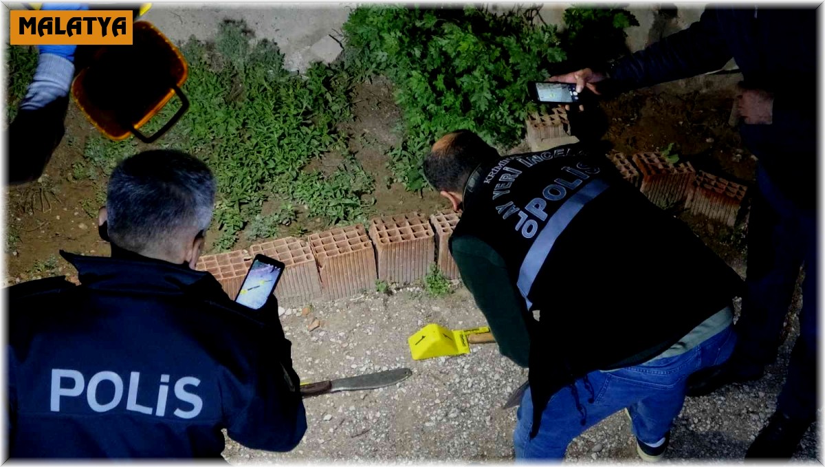 Husumetlilerin satırlı bıçaklı kavgası: 1 ağır yaralı