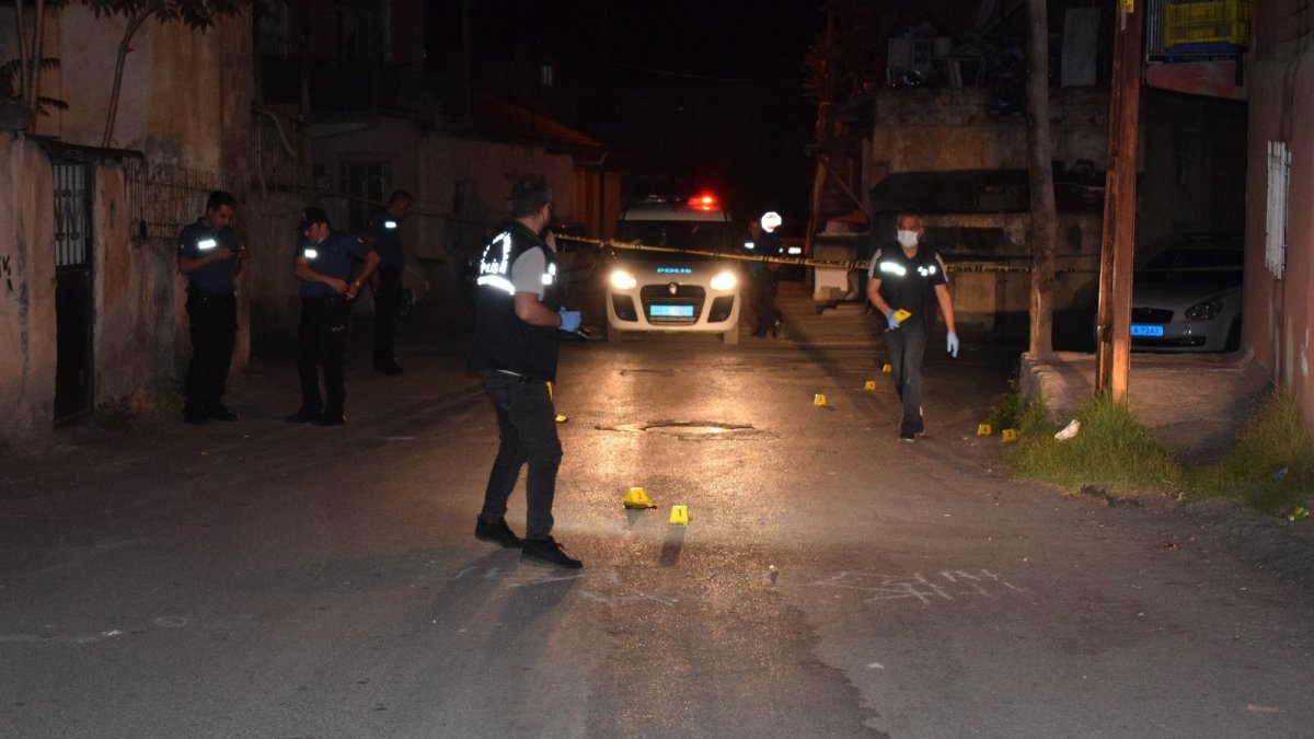 Husumetlisini bacağından vurdu