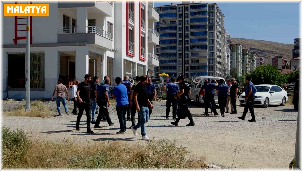 Husumetlisinin iş yerini basıp kurşun yağdırdı: 2 yaralı