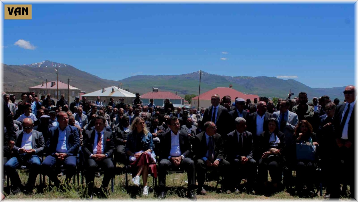 İBB Başkanı İmamoğlu, Van'da caminin temel atma törenine katıldı