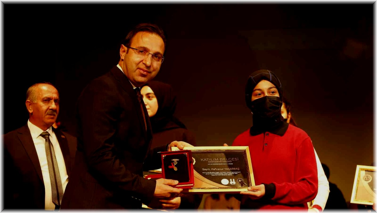 İbrahim Hakkı Hz. konulu şiir, kompozisyon ve resim yarışmasında dereceye giren öğrenciler ödüllendirildi