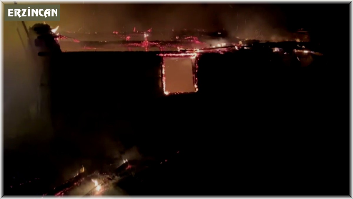 İçerisinde mutfak tüpleri bulunan metruk ev yandı