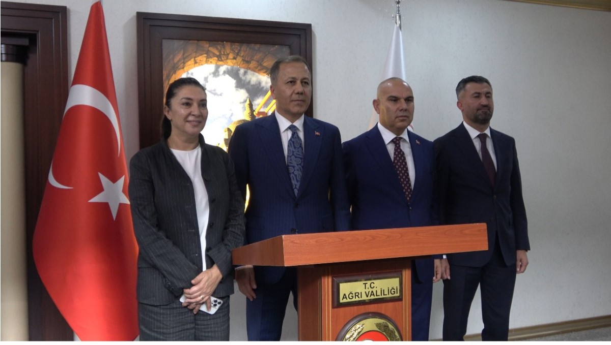 İçişleri Bakanı Ali Yerlikaya Ağrı Valiliği ve AK Parti İl Başkanlığını Ziyaret Etti