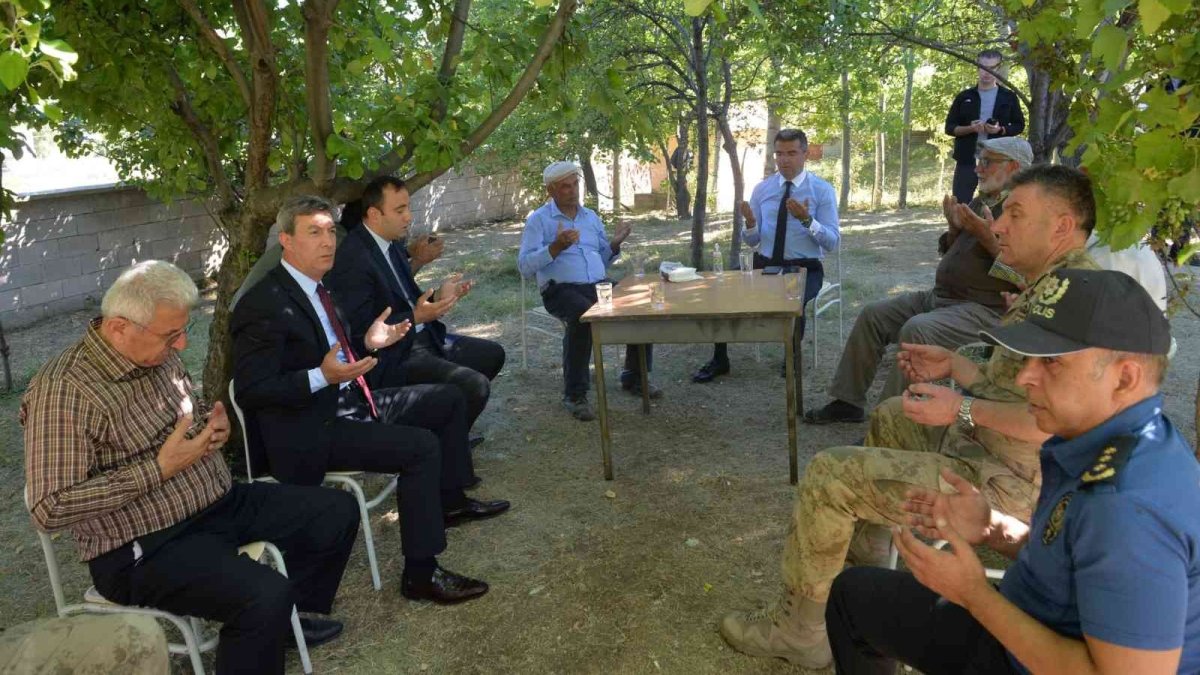 İçişleri Bakanı Soylu şehit Taşkın'ın ailesi ile telefonda görüştü