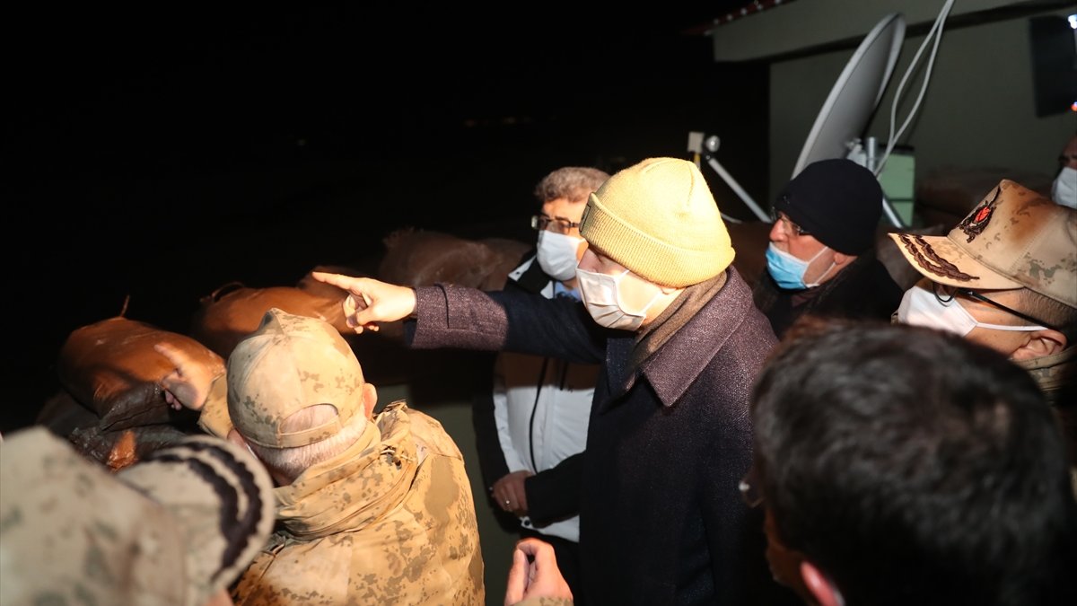İçişleri Bakanı Soylu, yeni yıla Belbuka kalekol üs bölgesindeki askerlerle girdi