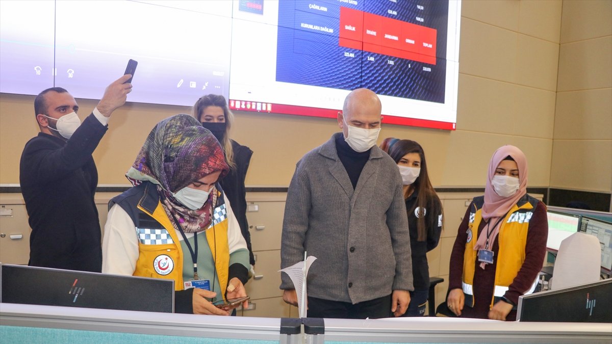 İçişleri Bakanı Süleyman Soylu, Van'da sağlık çalışanlarının yeni yılını kutladı