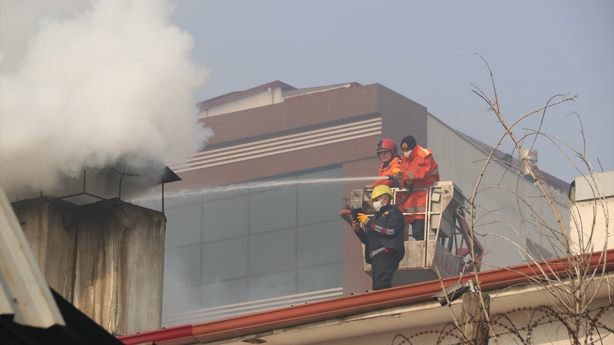Iğdır Askerlik Şubesindeki çatı yangını hasara yol açtı