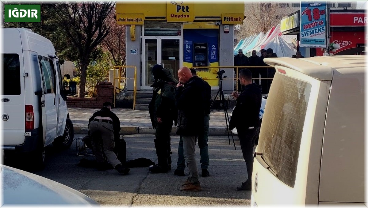 Iğdır Belediyesi önünde şüpheli paket alarmı