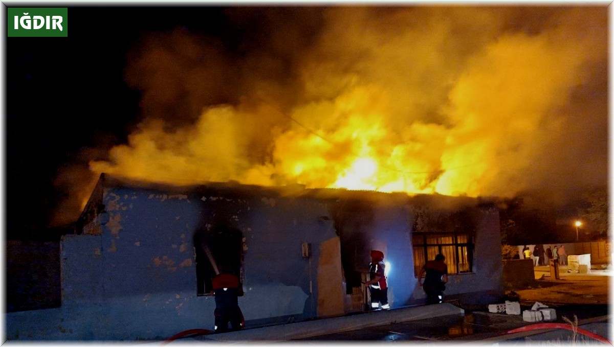 Iğdır Belediyesi sebze halinde çıkan yangında kundaklama şüphesi