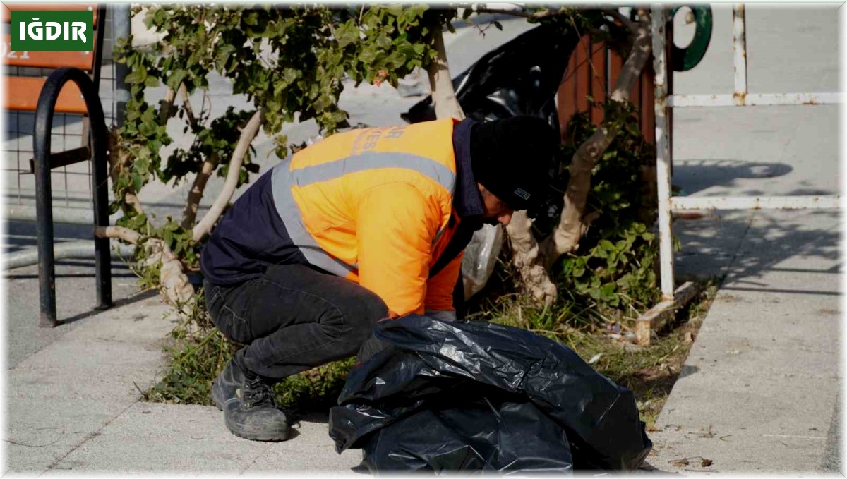 Iğdır belediyesi temizlik ekibi Samandağ'da