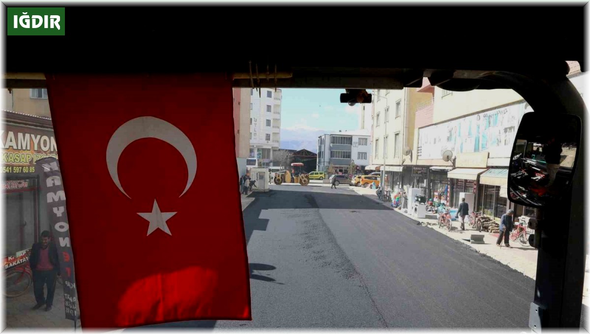 Iğdır Belediyesinden yol asfaltlama çalışması