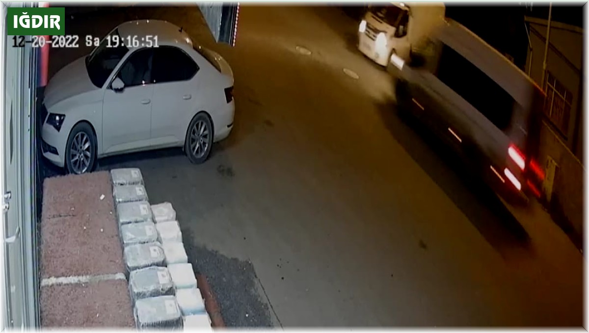 Iğdır'da 13 kişinin yaralandığı kaza anı güvenlik kamerasında