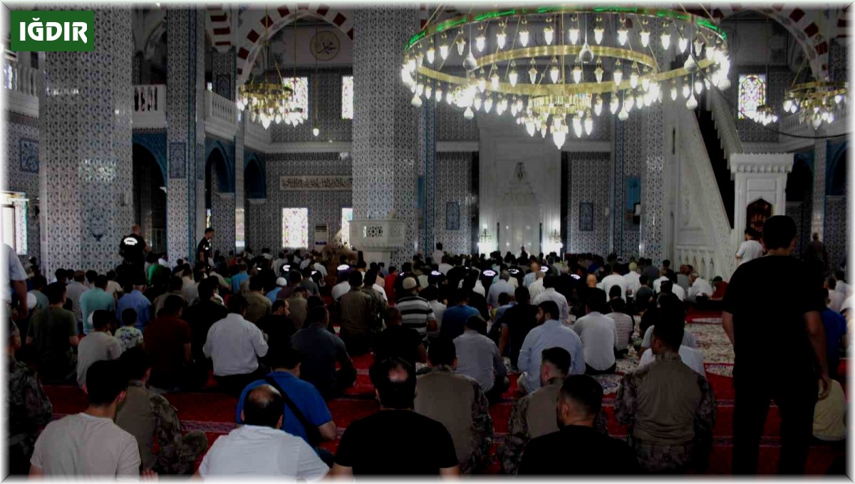 Iğdır'da 13 şehit polis için mevlit okutuldu