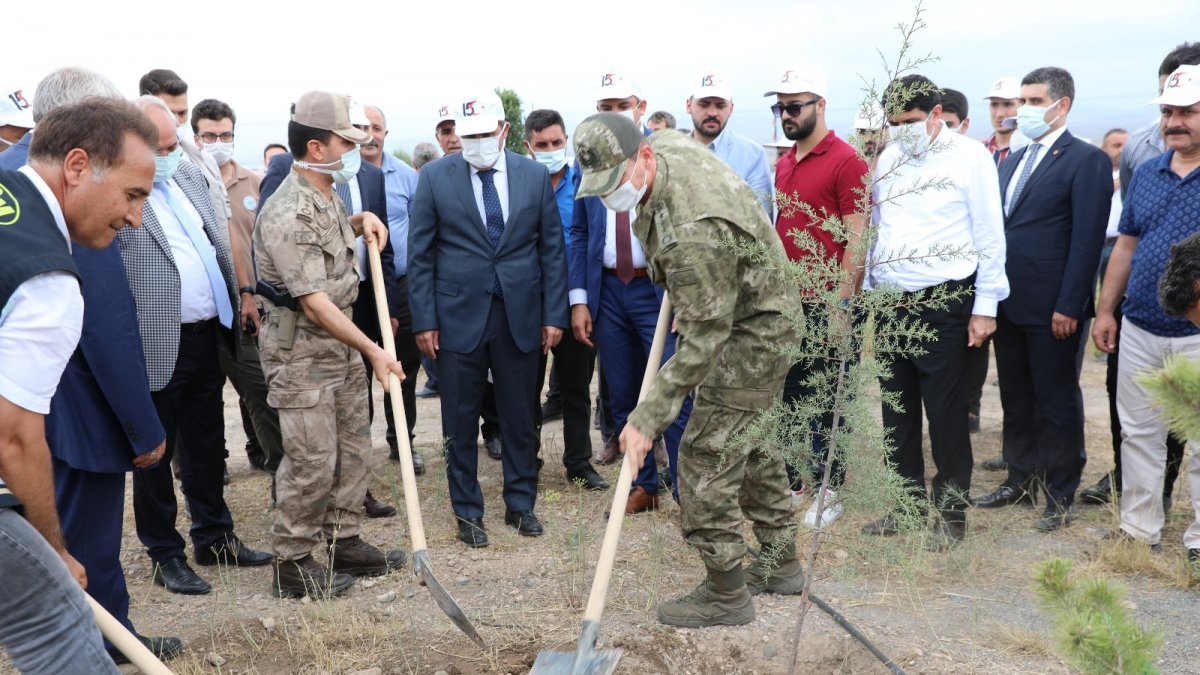 Iğdır'da 15 Temmuz şehitleri anısına fidan dikimi yapıldı
