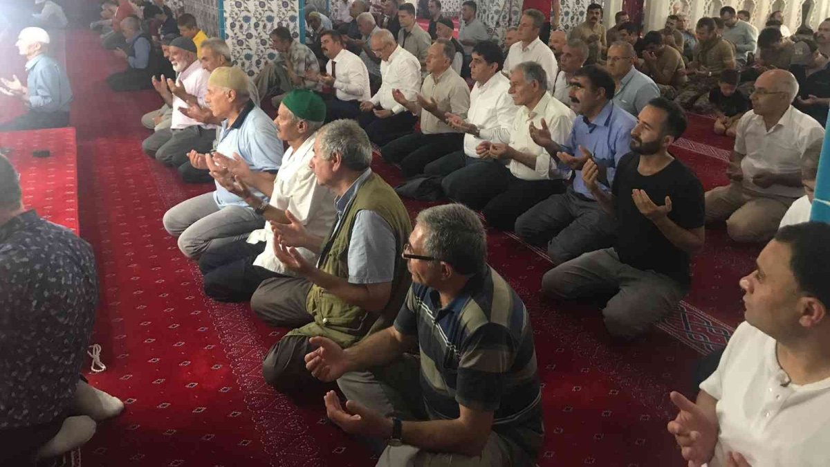 Iğdır'da 15 Temmuz şehitleri için mevlit okutuldu