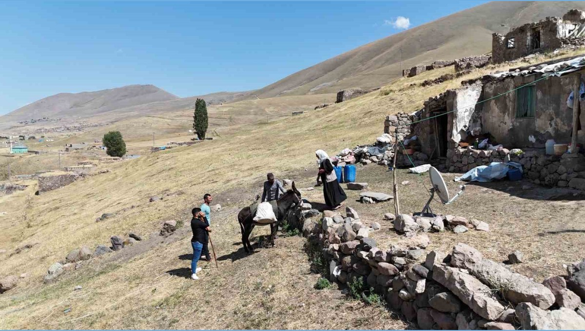 Iğdır'da 2025 yılında eşek sırtında su taşıyorlar